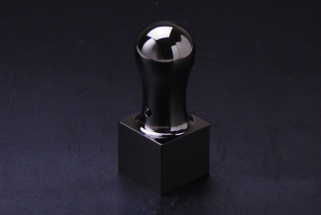 プレミアムチタン/職印(角印) プレミアムブラック(天丸タイプ) 24.0mm【印袋付】