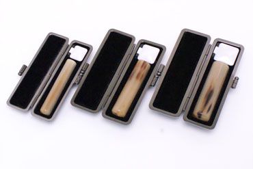 実印・銀行印・認め印セット 牛角中色 実印18.0mm【ブラックメタル枠】