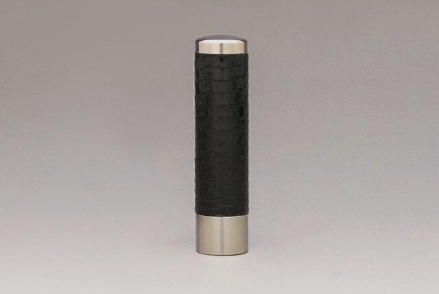 実印 革張りリザードチタン(黒) 15.0mm│印鑑・はんこ・実印【ハンコヤドットコム】
