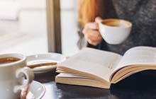 漫画喫茶やカフェで読める本にはお店の雰囲気に合ったデザインで